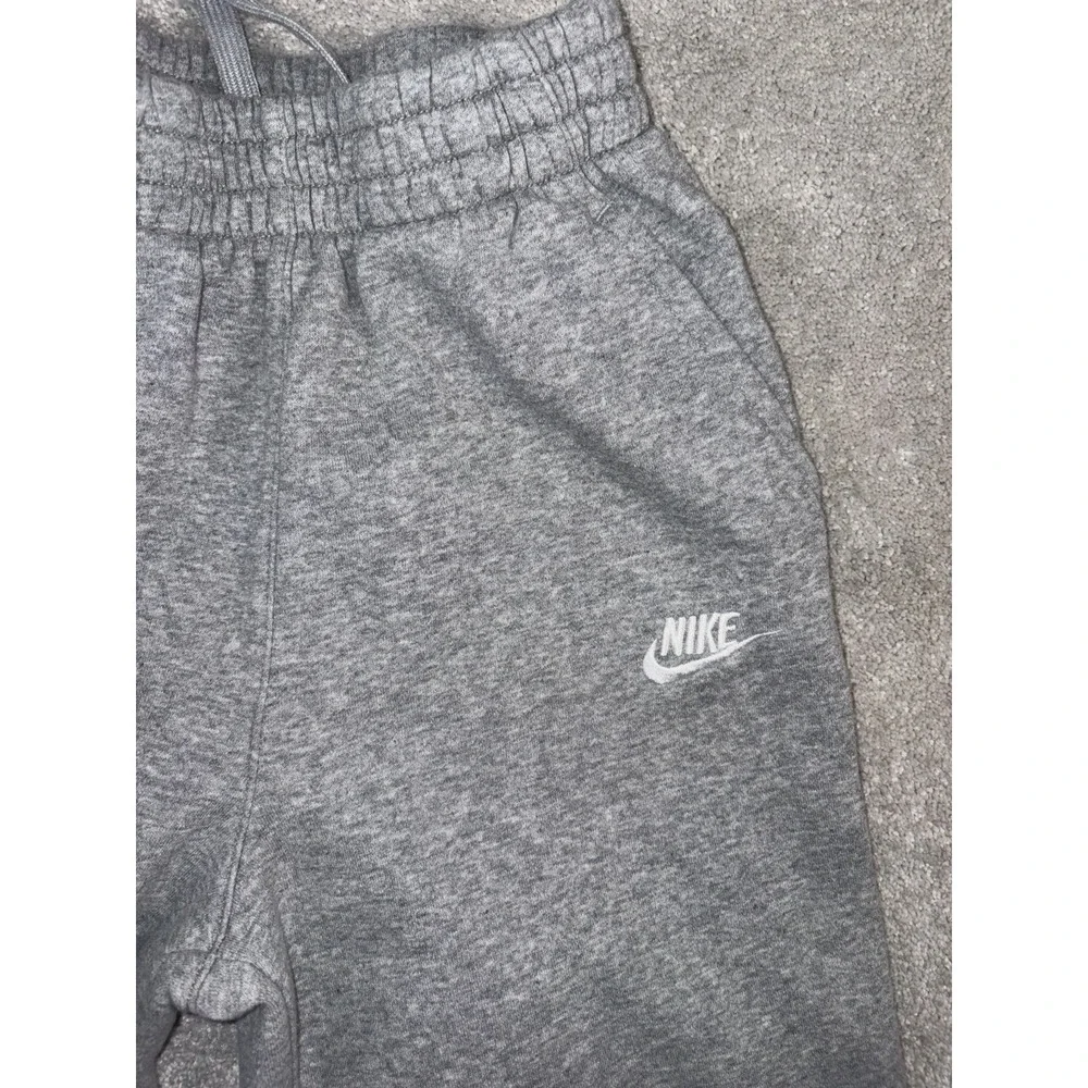Nike sportswear club